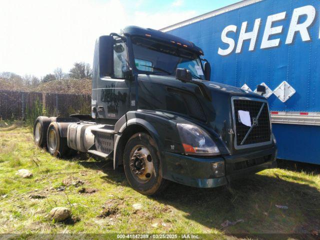  Salvage Volvo Vn