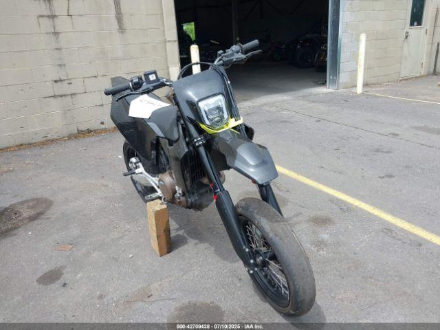  Salvage Husqvarna Supermoto 701